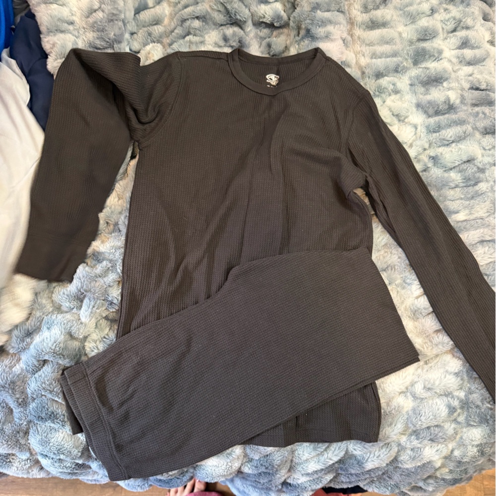 Boys Charcoal Gray Thermal Long Sleeve Top and Pants Set. Size XL
